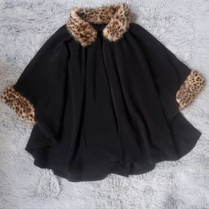 Poncho with leopard print fur trim